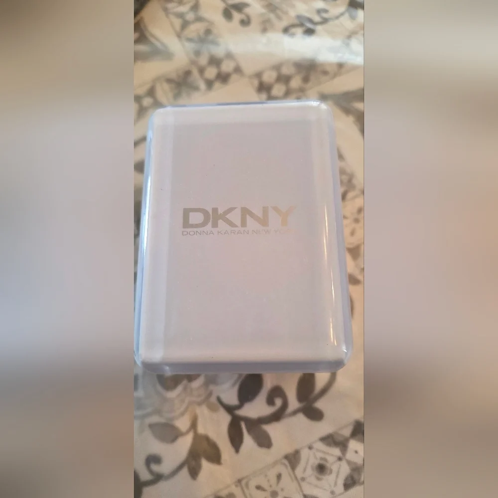 DKNY NY CHRONOGRAPH WATCH FRESH BATTERY BOX LINKS INCLUDED NIB